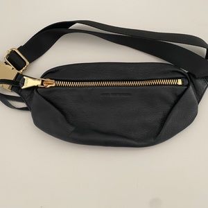 AIMEE Kestenberg Black bag with gold zipper, very good conditions.